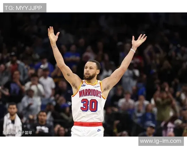 库里本赛季对阵拓者表现惊艳场均32分5助攻75记三分命中率超高